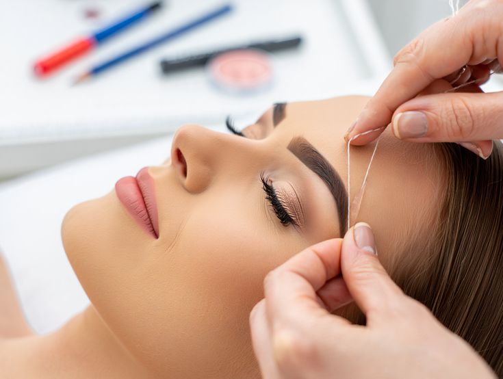 Úprava obočia-eyebrown threading