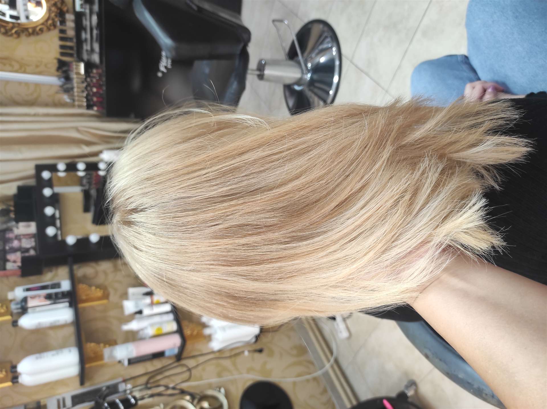 Farbenie — salón Madame, Michalovce